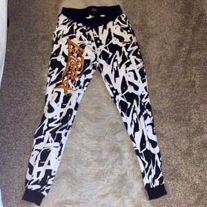 Le Tigre joggers!